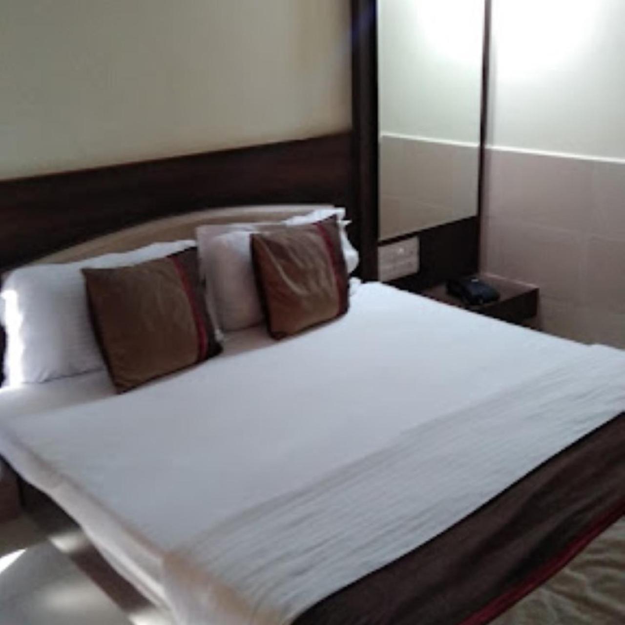 Divya Jyot Residency Bhuj Hotel Exterior photo